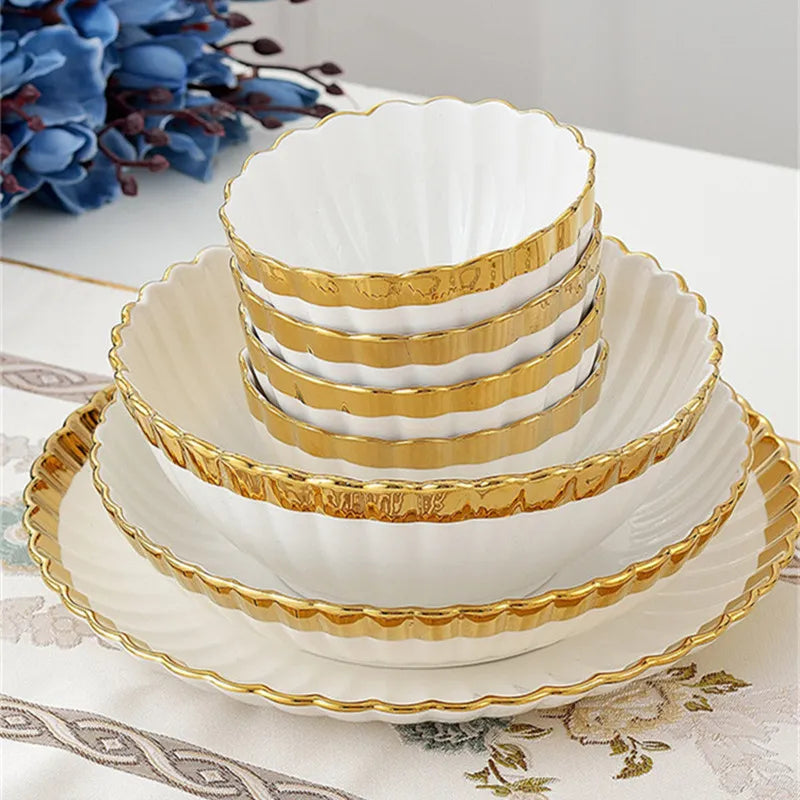 Pratos de Cerâmica Com Detalhe Dourado